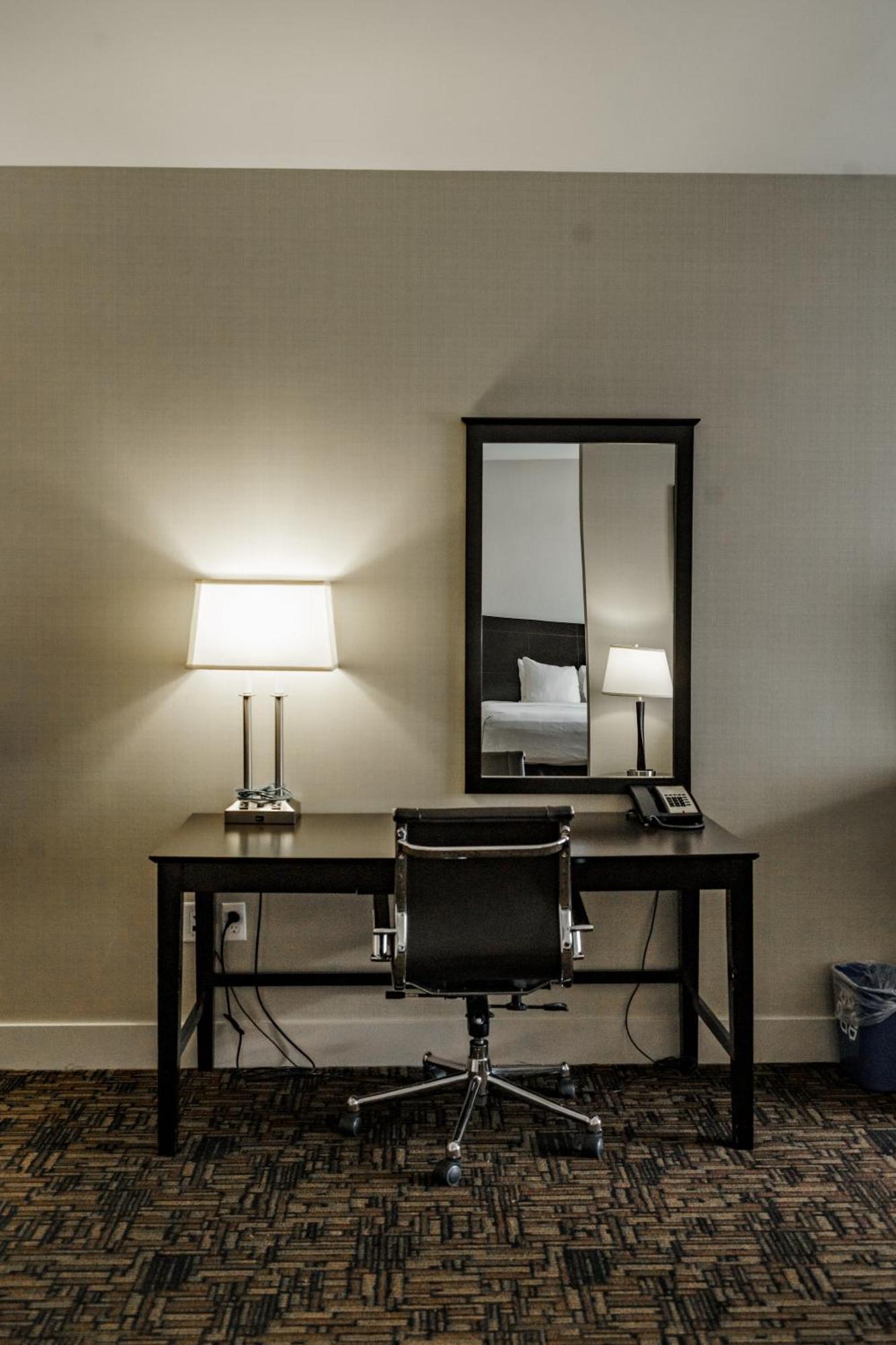 Radisson Hotel Edmonton Airport Leduc Ngoại thất bức ảnh