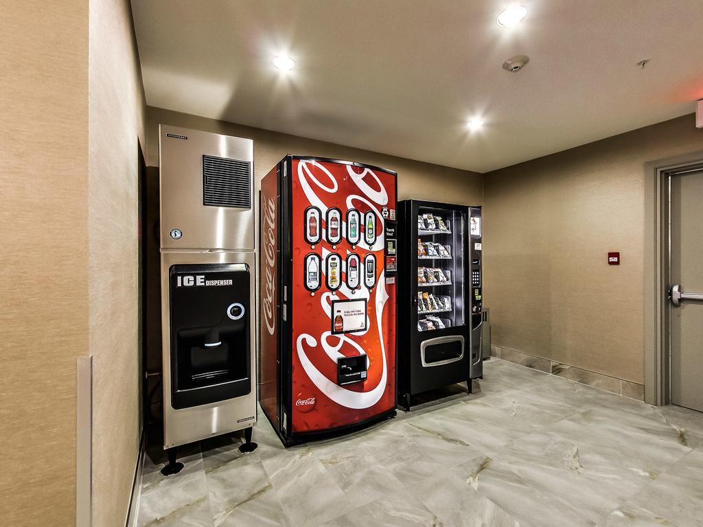Radisson Hotel Edmonton Airport Leduc Ngoại thất bức ảnh