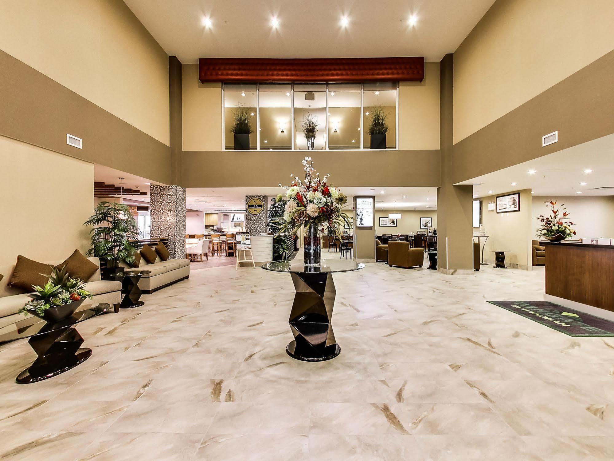 Radisson Hotel Edmonton Airport Leduc Ngoại thất bức ảnh