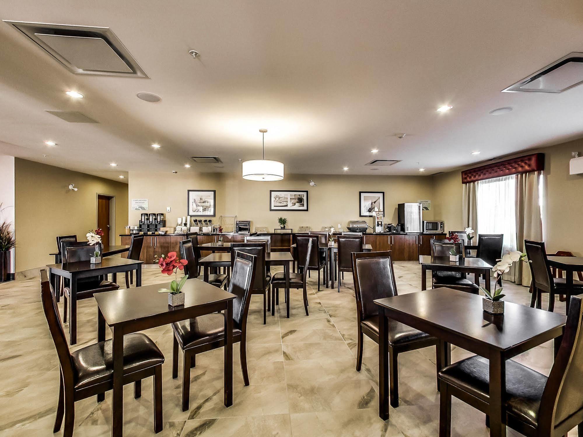 Radisson Hotel Edmonton Airport Leduc Ngoại thất bức ảnh