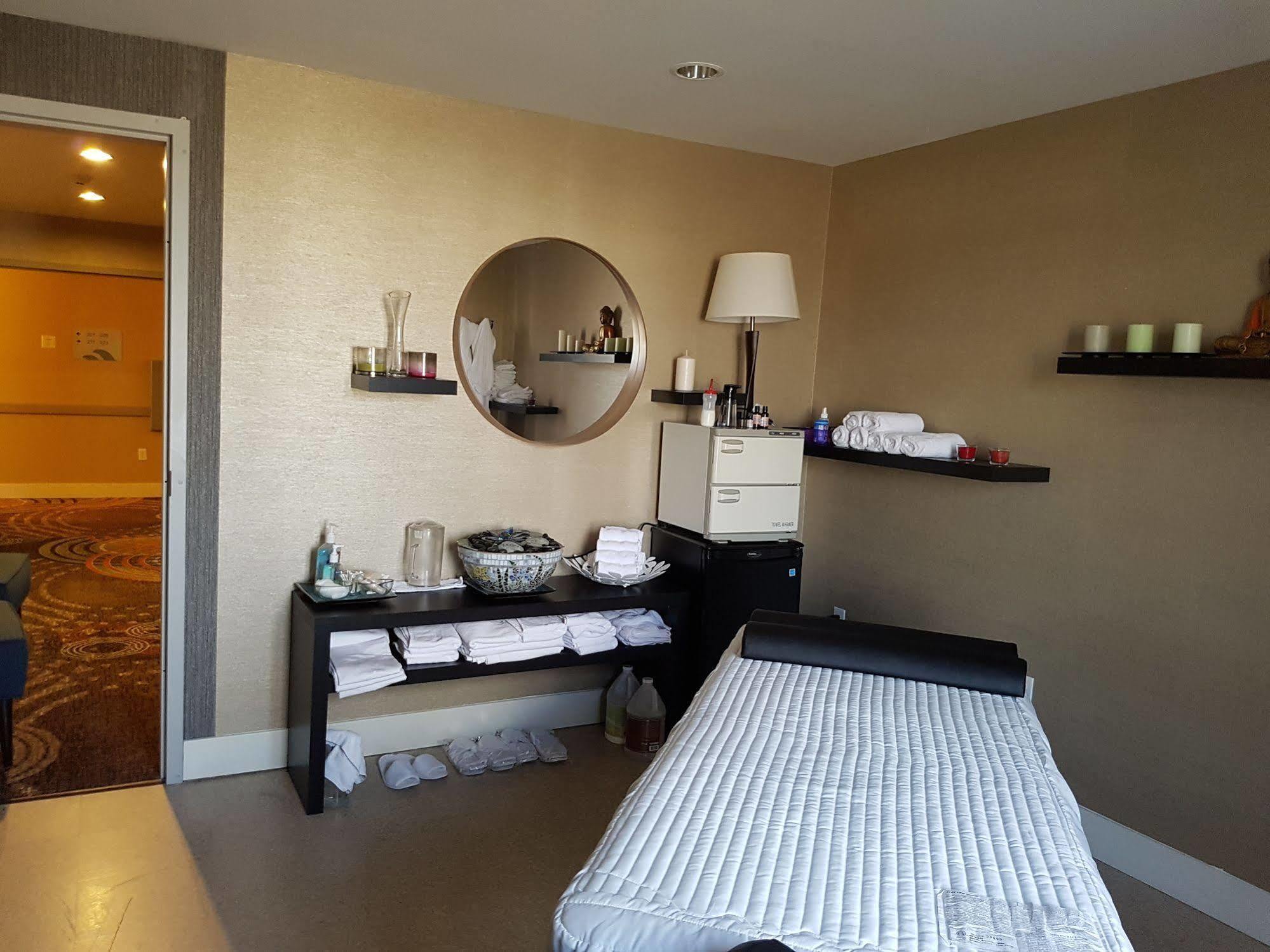 Radisson Hotel Edmonton Airport Leduc Ngoại thất bức ảnh